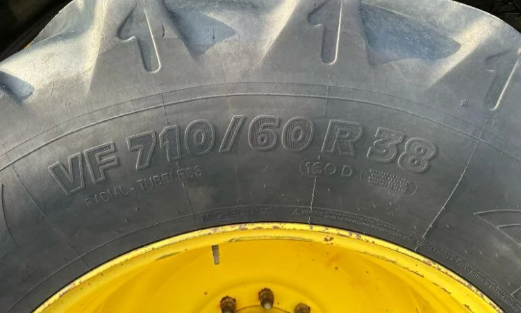 Обпричкувач самохідний John Deere R4040i (2019) - фото № 13