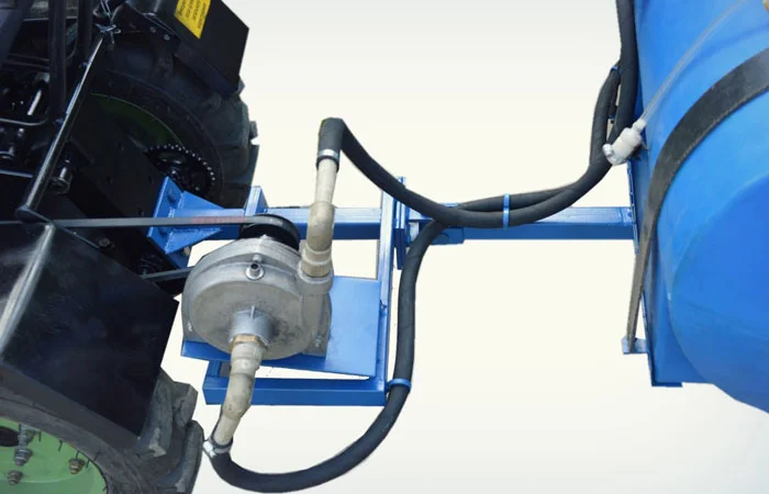 Опрыскиватель для мототрактора 150 л. С помпой и ремнем - фото № 3