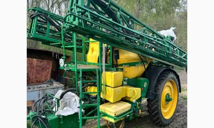 Причіпний обприскувач John Deere 840 - фото № 1