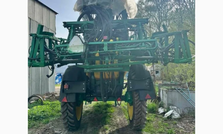 Причіпний обприскувач John Deere 840 - фото № 4