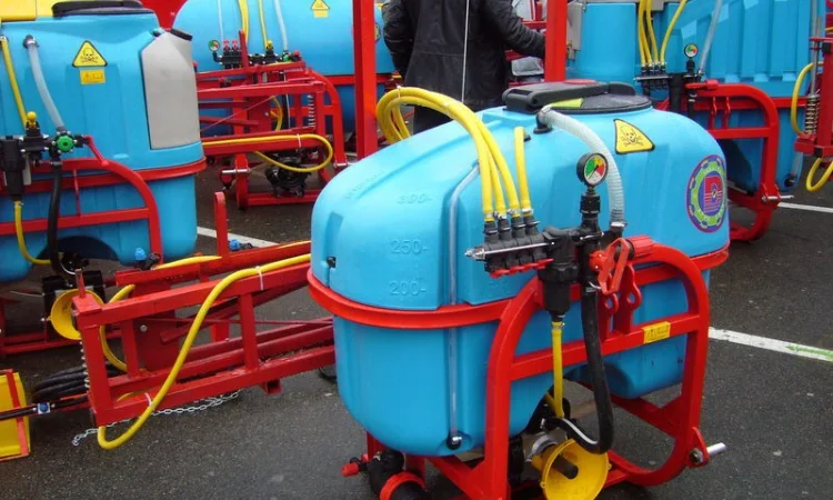 Опрыскиватели полевые навесные "Максус" от 200 до 800 литров - фото № 1
