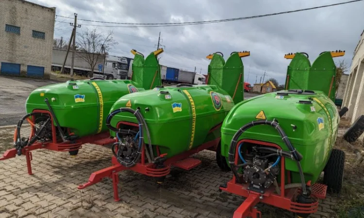 Продам садовый опрыскиватель на 2000 литров Прицепной Родос-2000 - фото № 1