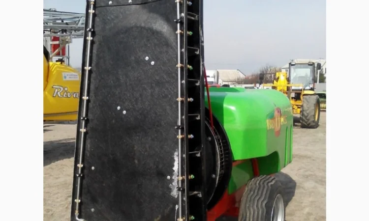 Продам садовый опрыскиватель на 2000 литров Прицепной Родос-2000 - фото № 2