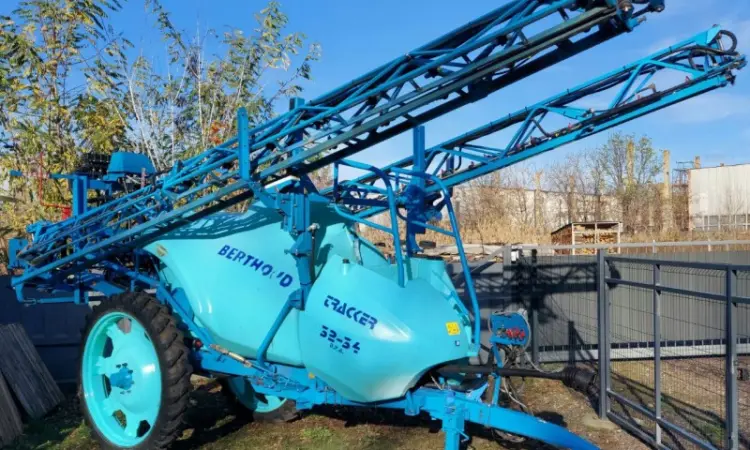 Причіпний обприскувач Berthoud Tracker 3200 32-34 AX28 (Берту) - фото № 1