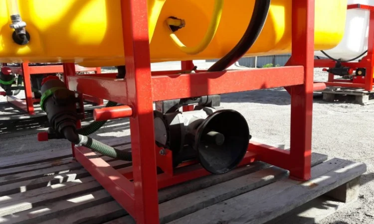 Навісний обприскувач 600 л штанга 14 м для внесення пестицидів - фото № 12