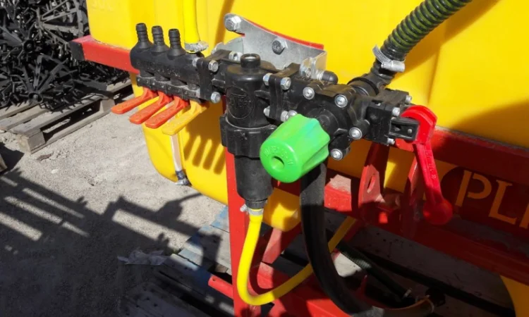 Навісний обприскувач 600 л штанга 14 м для внесення пестицидів - фото № 7