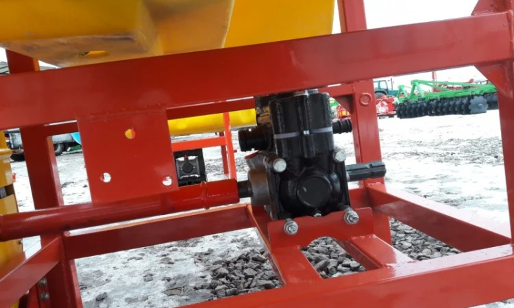 Садовий навісний обприскувач 800 л - фото № 4