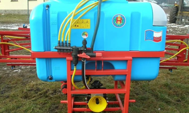 Опрыскиватель штанговый 800 литров 14 метров - фото № 1