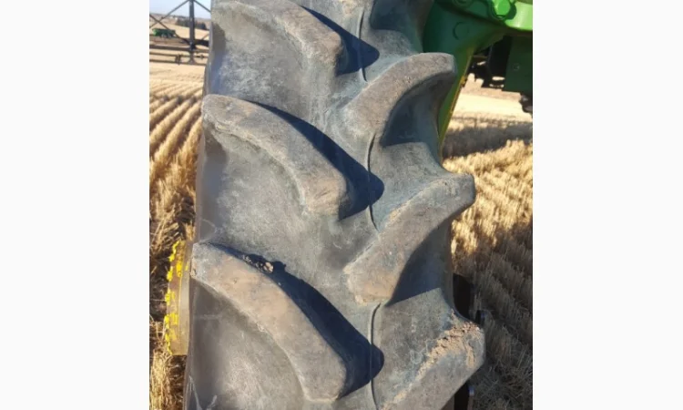 Опрыскиватель John Deere 4730 из США Состояние нового - фото № 12