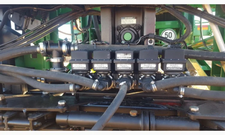 Опрыскиватель John Deere 4730 из США Состояние нового - фото № 14