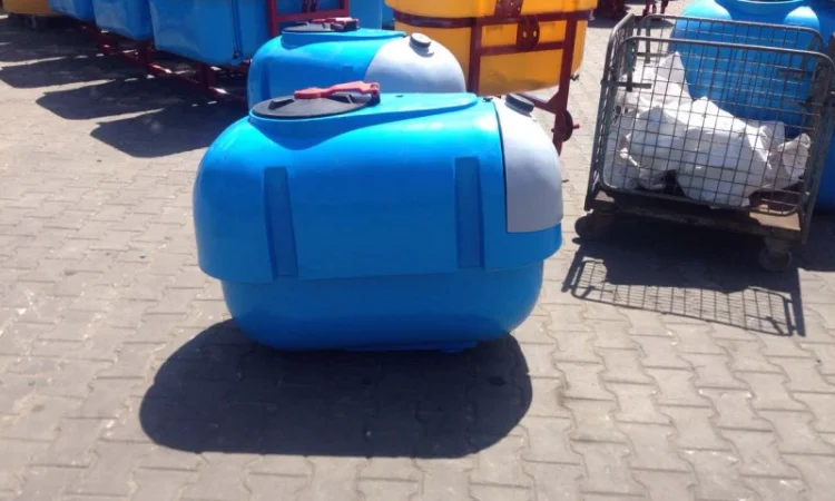 Бочка, емкость для опрыскивателя, опрыскиватель, для воды и других целей 200 - 800л Польша - фото № 2