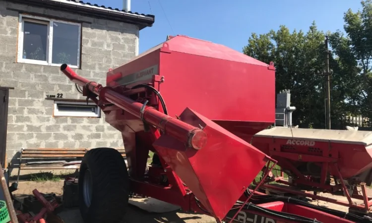 Прицепной пневматический бункер для внесения сухих удобрений ELEPHANT 5500 - фото № 1