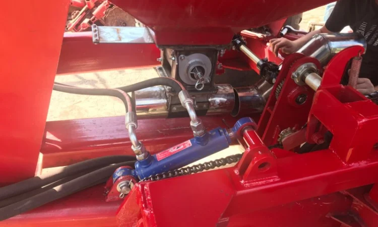 Прицепной пневматический бункер для внесения сухих удобрений ELEPHANT 5500 - фото № 4