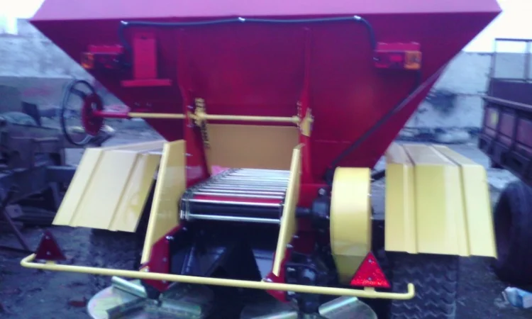 Розбрасыватель минеральных удобрений и песка МВУ-8 - фото № 1