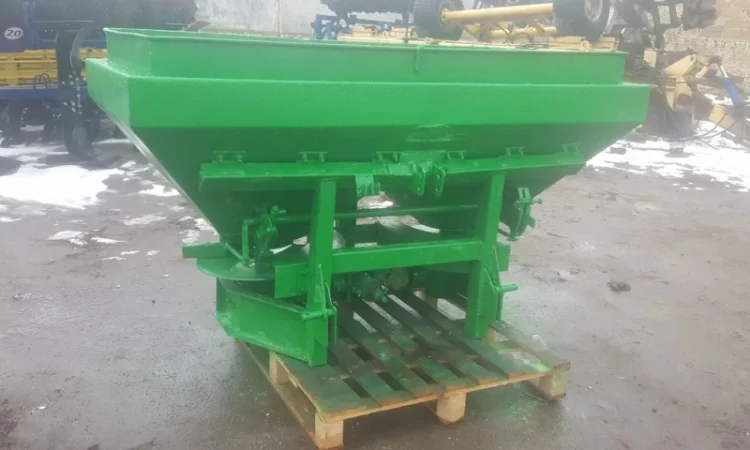 РОЗКИДАЧ мінеральних добрив МВД-900 Б/У - фото № 1