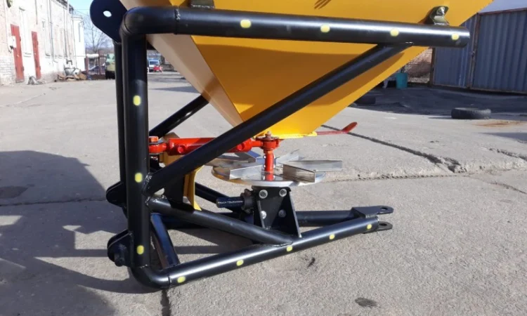 Разбрасыватель мин. удобрений РУН-600 гидравлический - фото № 3