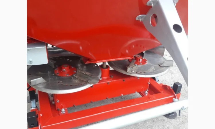 Разбрасыватель минеральных удобрений рмд-1200 Вулкан - фото № 2