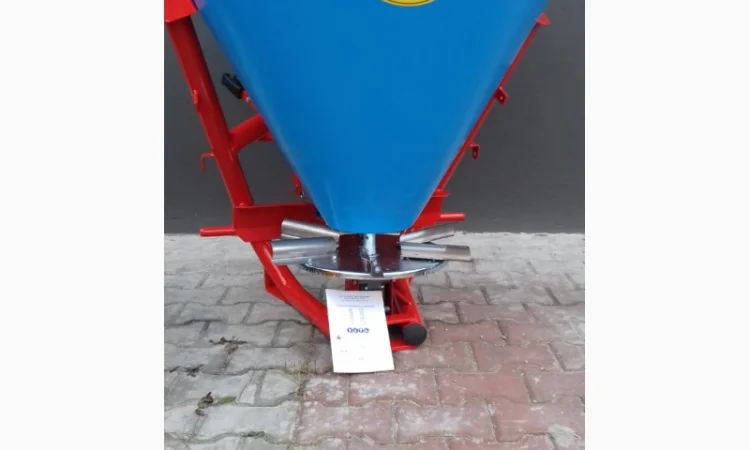 Розкидач міндобрив 500, 650, 1000л Польша - фото № 2