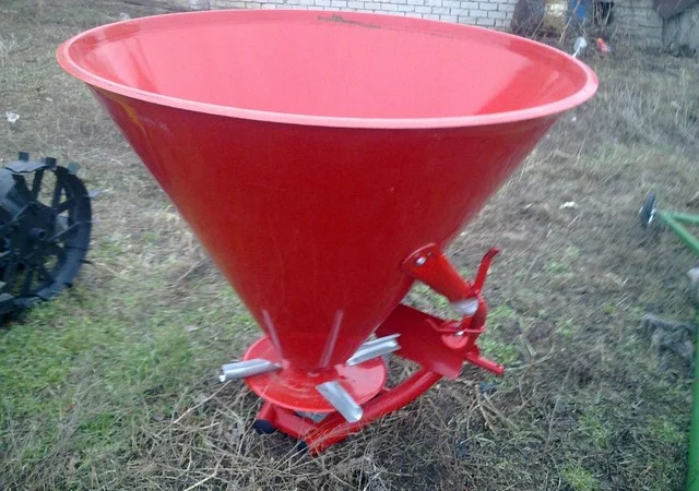 Розкидачі міндобрив 500.650кг ПОЛЬША І Україна - фото № 2