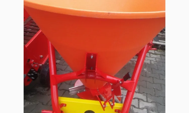 Розкидач міндобрив - фото № 1