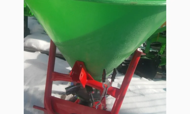 Лейка, лійка, разбрасиватель удобрений 500кг, розкидач міндобрив Польша - фото № 1