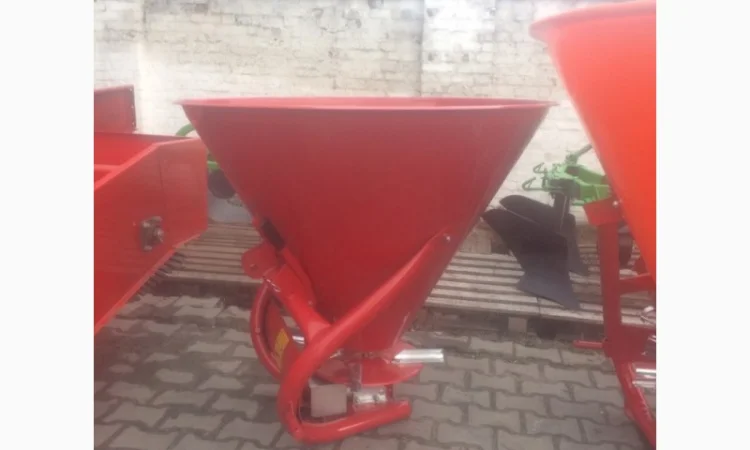 Лейка, лійка, разбрасиватель удобрений 500кг, розкидач міндобрив Польша - фото № 3