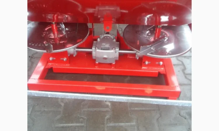 Розкидач міндобрив Польша 650кг 1000кг - фото № 2