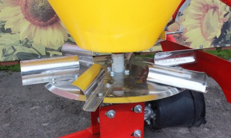 Розкидач міндобрив на 500кг 650кг 1000кг Польша - фото № 1