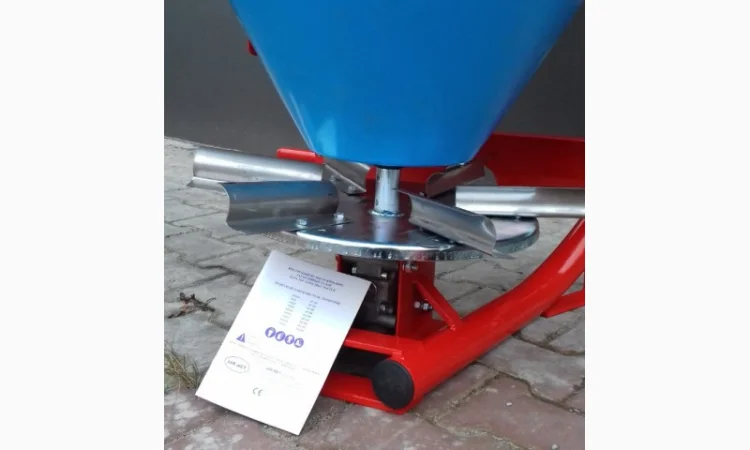 Розбрасиватель удобрений на 300, 500, 650, 1000л Польша - фото № 2