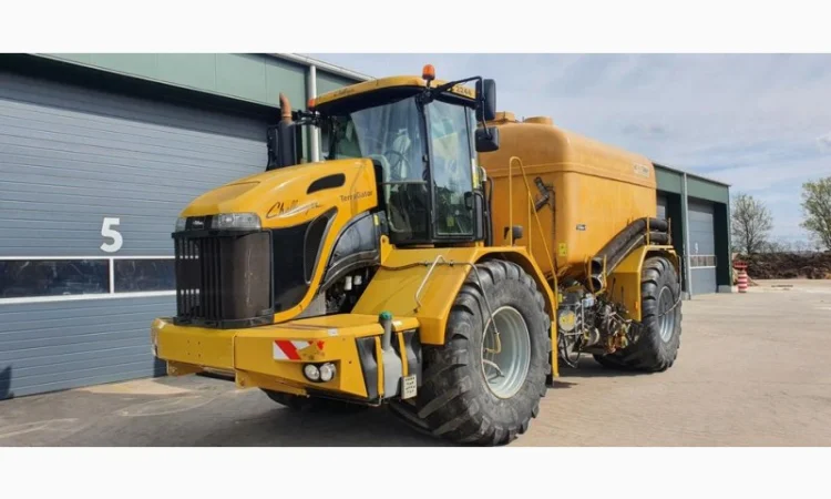 Самохідний розкидач органічних добрив Challanger Terra Gator 2244 - фото № 1