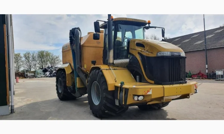 Самохідний розкидач органічних добрив Challanger Terra Gator 2244 - фото № 2