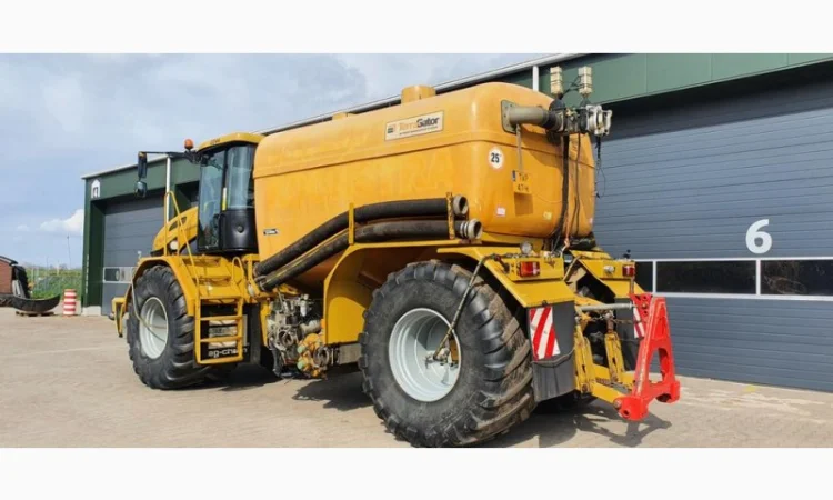 Самохідний розкидач органічних добрив Challanger Terra Gator 2244 - фото № 3