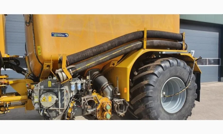 Самохідний розкидач органічних добрив Challanger Terra Gator 2244 - фото № 4