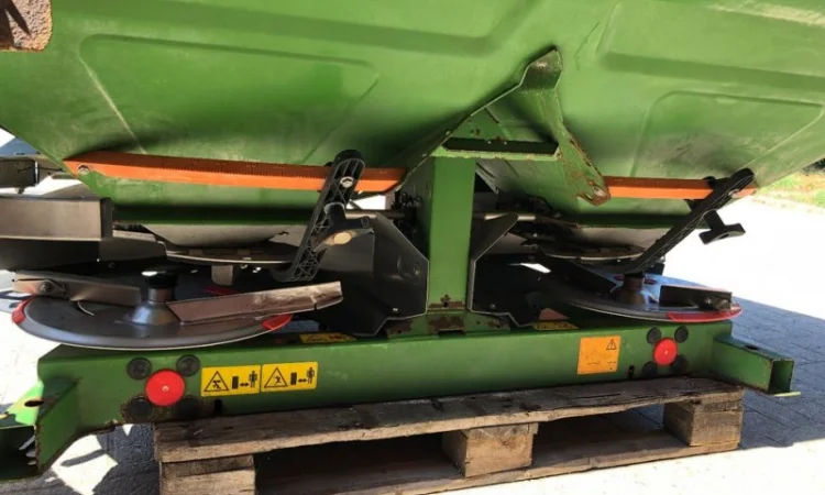 Розкидач мінеральних добрив Amazone ZA-M 1200 - фото № 3