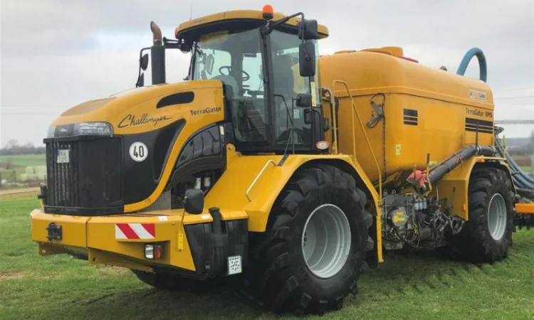 Самохідний розкидач добрив Challanger Terra Gator 2244 (2007) - фото № 1