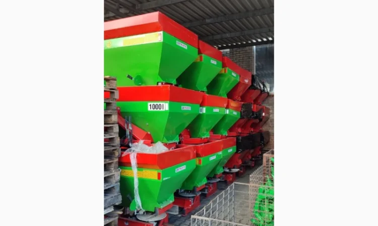 Розкидач міндобрив 300кг, 500кг, 650кг 1000кг польський(пластик, метал) - фото № 13