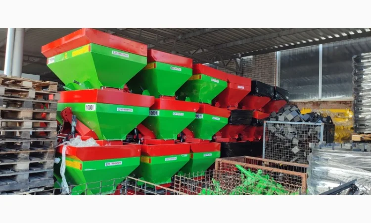 Розкидач міндобрив 300кг, 500кг, 650кг 1000кг польський(пластик, метал) - фото № 8