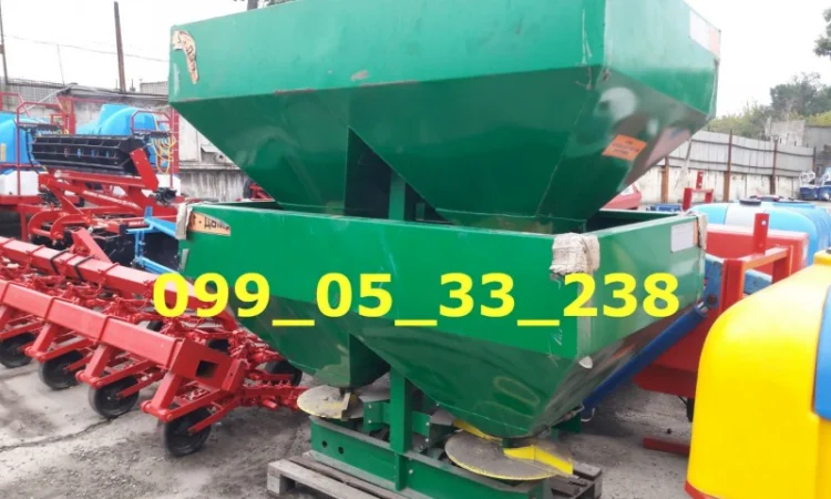 Самый популярный Разбрасыватель минеральных удобрений МВД-1200 кг усиленный МВУ - фото № 1