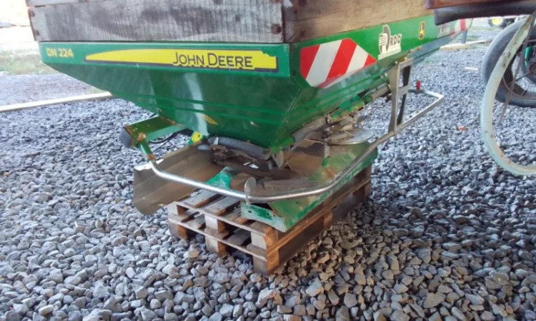 Продам розкидач добрив John Deere DN224 900л - фото № 2