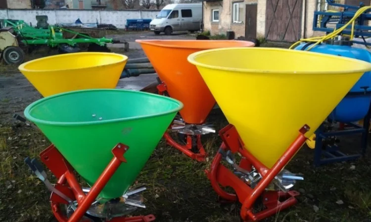 Розкидачі мін-добрив навісні Jar-met на 300-500 л - фото № 1