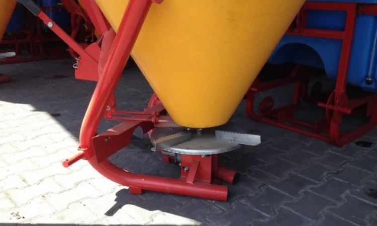 Розкидач міндобрив 500, 650, 1000кг, Jar-Met. Розкидач добрив МВУ-05 (пластик), виробник - фото № 2