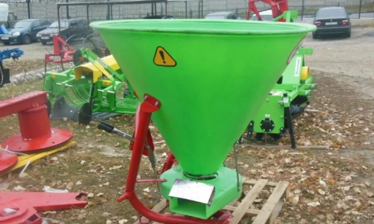 Расбрасыватели удобрений Jar-met, Польша 500, 650, 1000 кг (пластмаса, железо) - фото № 1