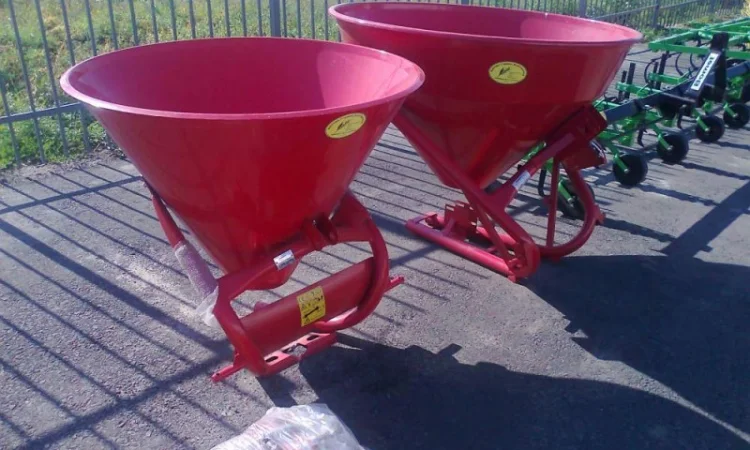 Расбрасыватели удобрений Jar-met, Польша 500, 650, 1000 кг (пластмаса, железо) - фото № 2