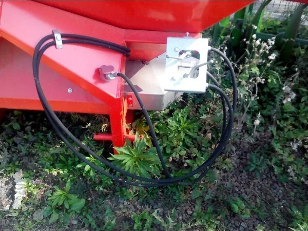 Расбрасыватели удобрений Jar-met, Польша 500, 650, 1000 кг (пластмаса, железо) - фото № 3