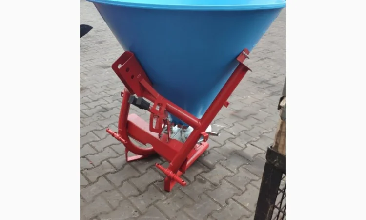 Розкидач міндобрив лійка рум 200 300 500 650 кг Польща - фото № 8