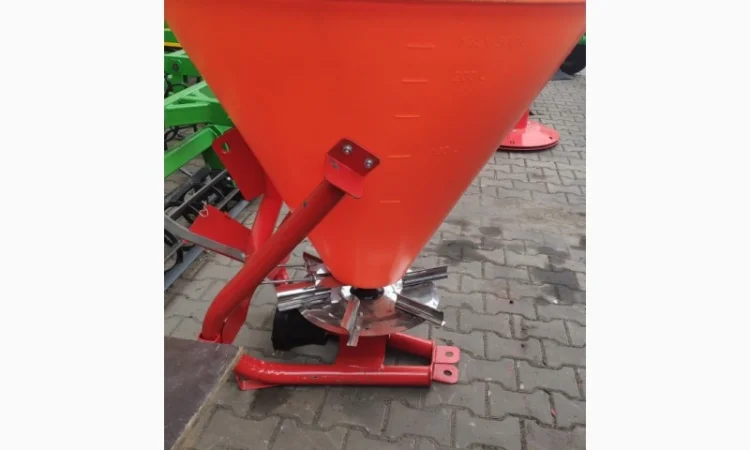 Розкидач міндобрив лійка рум 200 300 500 кг Strumyk - фото № 10