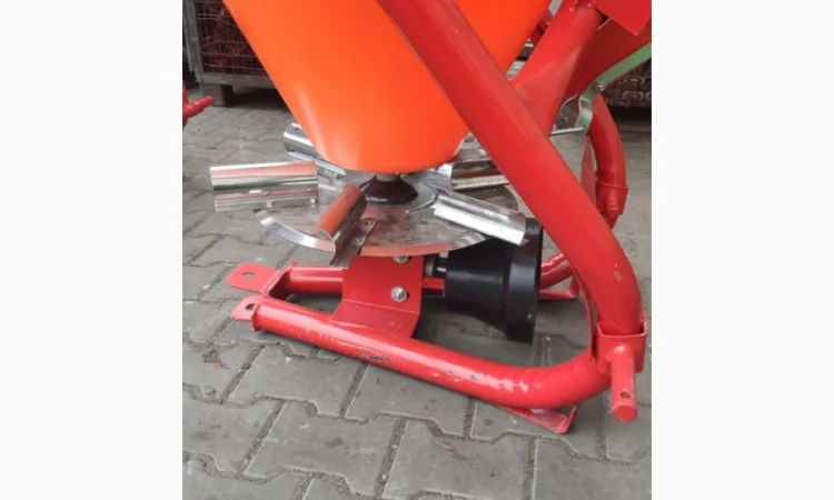 Розкидач міндобрив лійка рум 200 300 500 кг Strumyk - фото № 9