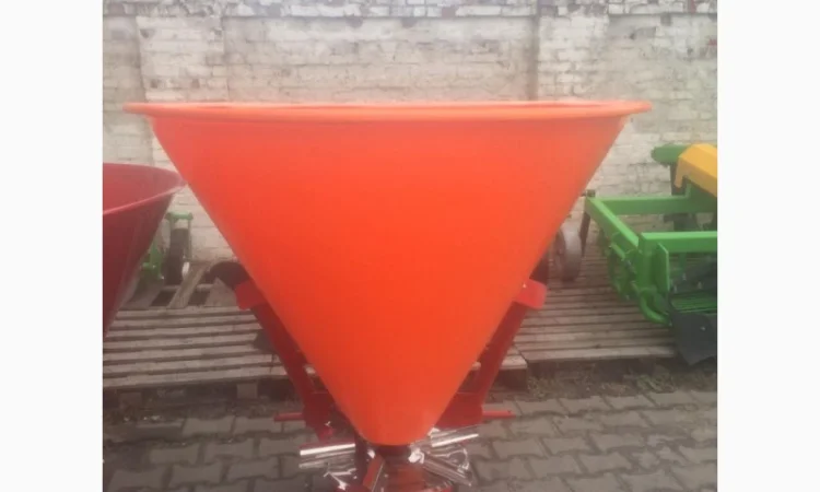 Розкидач міндобрив лійка рум 200 300 500 кг Strumyk - фото № 3