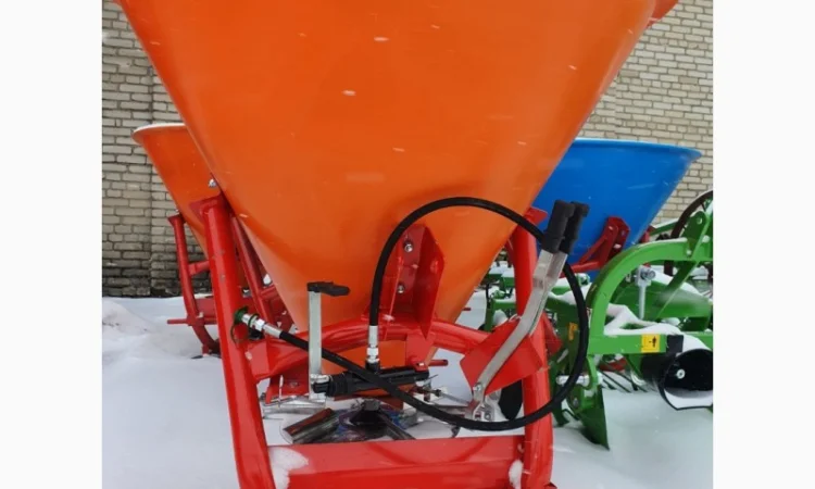 Розкидач міндобрив лійка рум 200 300 500 кг Strumyk - фото № 17