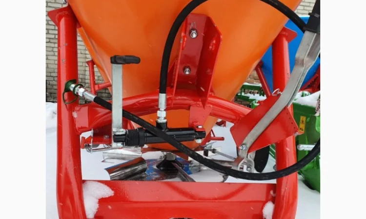 Розкидач міндобрив лійка рум 200 300 500 кг Strumyk - фото № 15